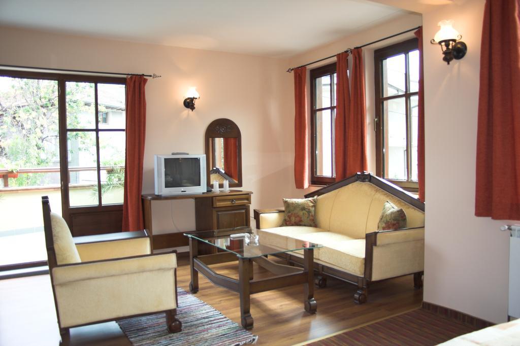 Hotel Old Times Asenovgrad Habitación foto